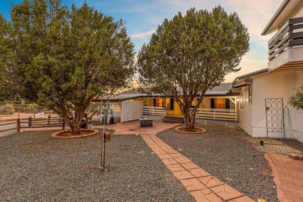 Serene Home- Sleeps 16 - Pet Friendly - Hot Tub - Pool -2 Kitchens! Sedona Eksteriør billede
