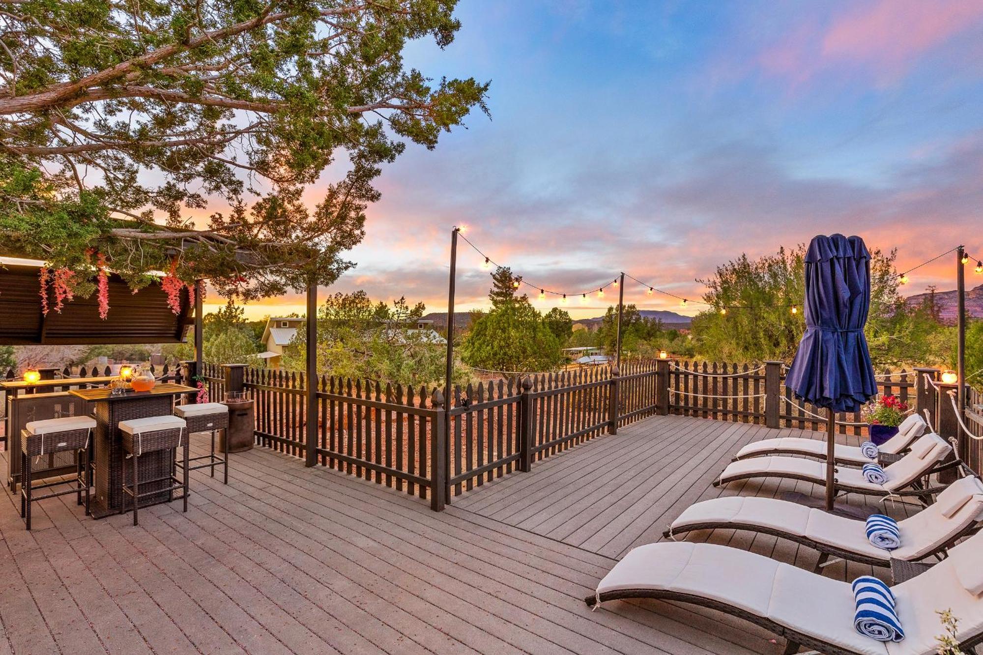 Serene Home- Sleeps 16 - Pet Friendly - Hot Tub - Pool -2 Kitchens! Sedona Eksteriør billede